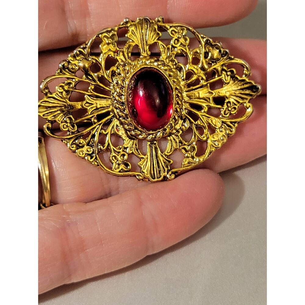 Goldtone Flower Pin brooch